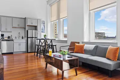 Image de Large Studio w Free Parking | Medical District