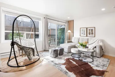 Image de Brand New 2br Queen Anne Condo, Designer's Taste