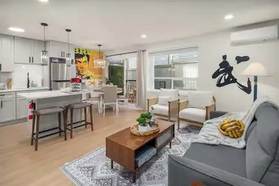Image de Bruce Lee 1br Condo, Brand New in Queen Anne
