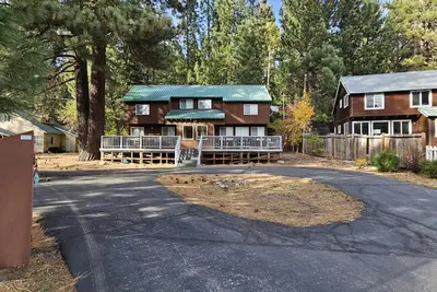 Image de Donner Lake 3 bedroom, 3 bath Sleeps 6 adults Direct Lake Access Dlr#020