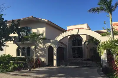 Image de Spacious 5-bedroom house in wonderful Puerto Aventuras with Ac, Pool, Boat Dock