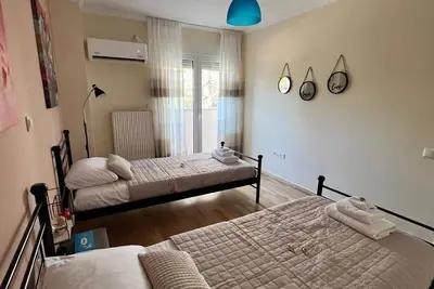 Image de Marousi Escape - Conveniently situated - Quiet, Green & 5 min walk from trains