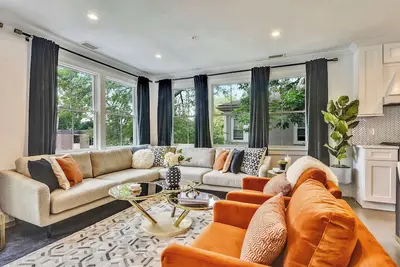 Image de Glamorous Treetop Escape | near T