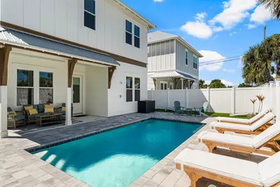 Image de Luxurious home w\/private pool, game room and near beach