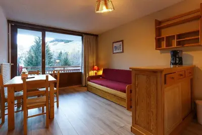 Image de 20m du centre station, 1er étage, balcon, casier à ski, 33m², Les 2 Alpes