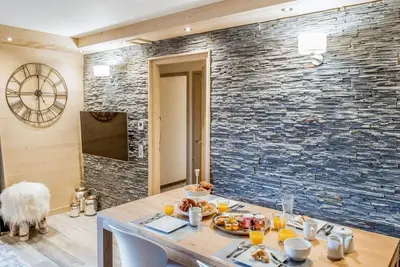 Image de Wifi, à 150m des pistes de ski, 3ème étage, vue montagne, balcon, parking, télévision, 48m²