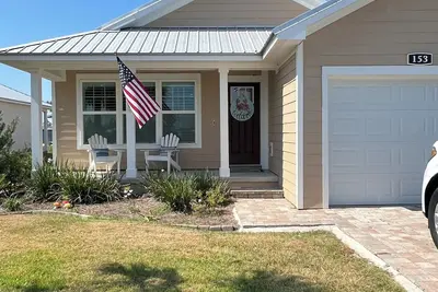 Image de Dubs Beach Retreat! The perfect getaway close to the beach with a community pool