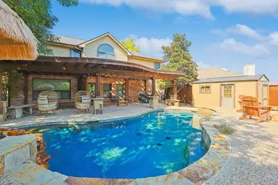 Image de Magical 5br W Pool+Hot Tub, Lake, Basketball Court