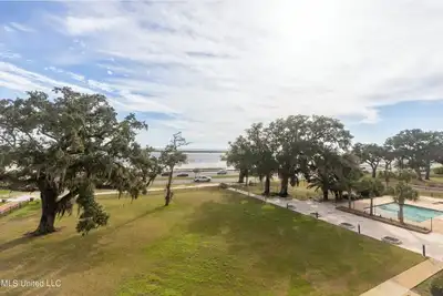 Image de Imagine Waking Up to This View! Relax at the 2 Bedroom Beach Condo in Biloxi, Ms