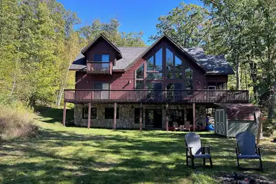 Image de Welcome to The Bear’s Den Lodge-located on Osprey Lake