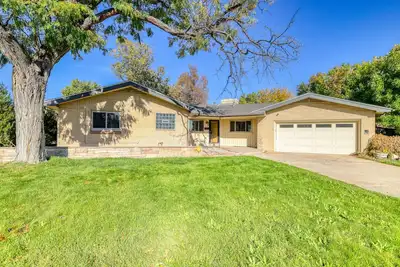 Image de Vintage Luxury W/Spa, Huge Yard Near Red Rocks and City