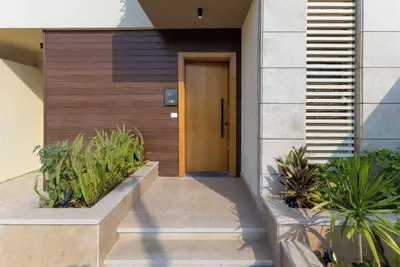 Image de villa with private garden in the crown palm hills compound -sheikh zayed