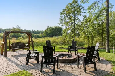 Image de Spacious 4-Bed, 4-Bath 3. 8 Acre Retreat On Pelican Lake!