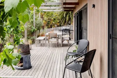 Image de Lakeside Escape - overlooking Blue Lake