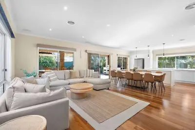 Image de Surfside Haven - 100m to beach - sleeps 12!