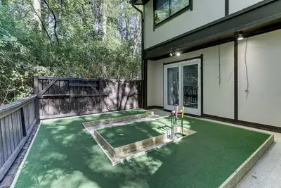 Image de Home With Mini-Golf & Massage Chair!