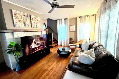 Image de Charming 2-bedroom bungalow, 5 min to Uiuc, shopping, restaurants and highways