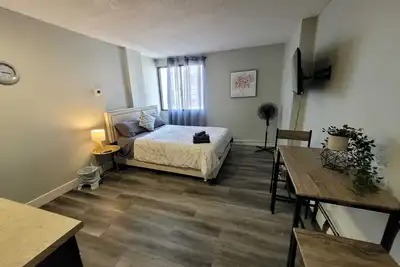 Image de Calgary Hideaway: Modern Studio in City Center