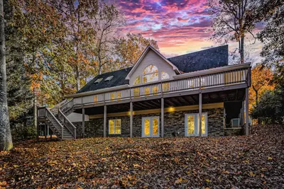 Image de Lakeside Escape- it is a quiet and peaceful space, with beautiful views!