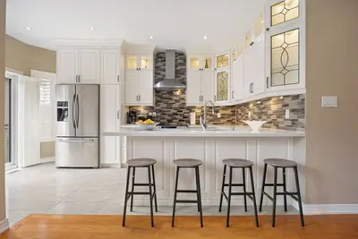 Image de Fantastic 4 bedrooms house, free Parking\n