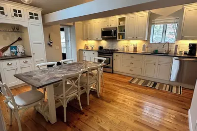 Image de BillyMoe’s Bungalow, A low key 3 Bedroom house with lake view.