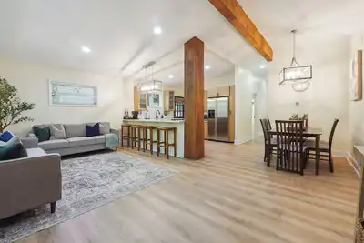 Image de Oasis in Atl- 3br/2ba Lux Serene Bungalow w/ Gorgeous Private Backyard and Pool