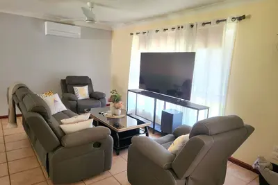 Image de Comfy Bayside Home