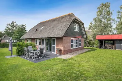 Image de Confortable maison de vacances pour 6 personnes dans un complexe de golf.