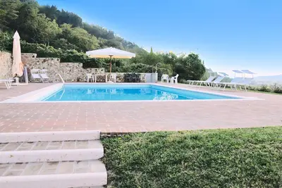Image de Joli appartement avec climatisation, piscine, Wifi, Tv et parking, près de Vérone