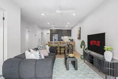 Image de Central Location: Near Westfield & 11 kms to City!
