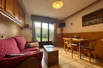 Image de Charmant studio rénové proche télécabine avec terrasse et parking