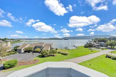 Image de Last Call for Summer! August Lakefront Deal Inside