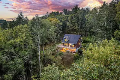 Image de Creeks-4mins to Milford-Hot Tub-10 acres-Pinballs