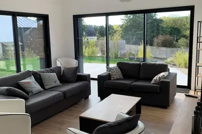 Image de Grande Maison avec Jardin et Jacuzzi -proche plage et centre-\njusqu'Ă 11 pers-