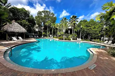 Image de Funky Chicken Cottage with shared pool, 3 bed 3 bath minutes from Key West