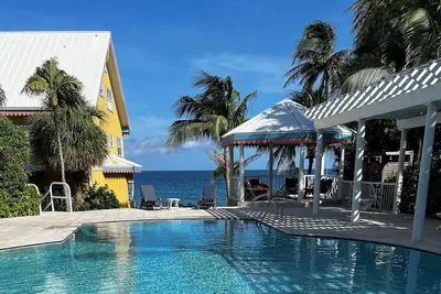 Image de Charming 3-bedroom condo with Ac and WiFi in wonderful West Bay
