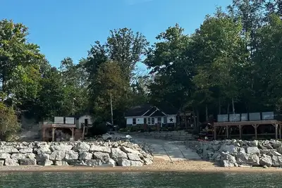 Image de Private Cozy 2-bedroom house steps from the shore of Lake Huron