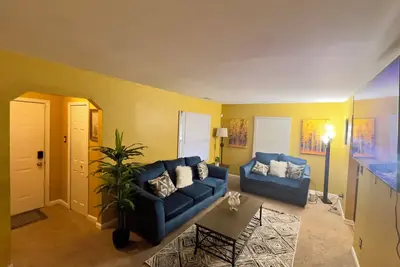 Image de Stunning 4br Ranch-Style Home with Modern. . .