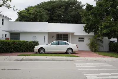 Image de Beautiful beach house 3 bedrooms in Surfside