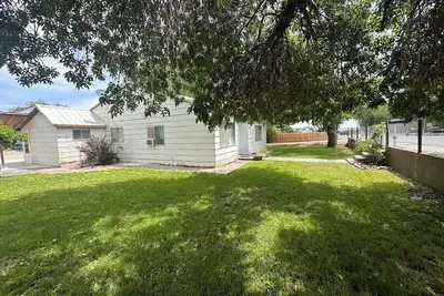 Image de Rustic nice home in Vernal Ut 2 bedrooms with queen beds 1 full bathroom.