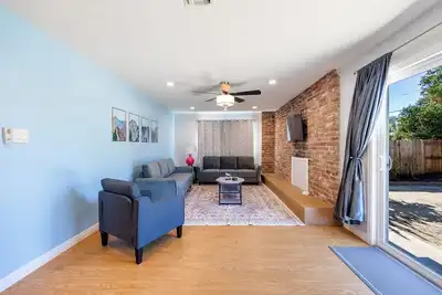 Image de Family-Friendly 3br in Sacramento – Backyard Fun!