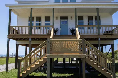 Image de Brand New 3 bedroom waterfront cottage on Harker's Island!