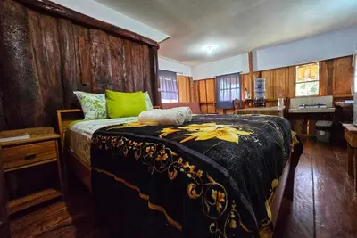 Image de Welcoming 1-bedroom rustic cottage in Hopkins Village