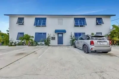 Image de 2 bedroom apt, enjoy baseball WiFi close to the Beach & Rapids