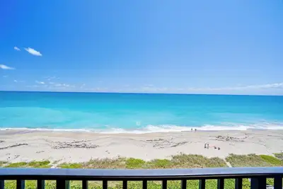 Image de Beautiful ocean front, furnished 2-bedroom condo in Jensen Beach