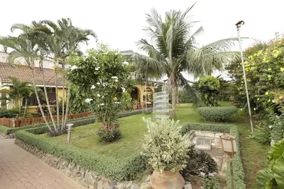 Image de Charming Green 2bedroom apt, , 7 min from Airport