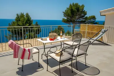 Image de Villa 'Elena' avec vue sur la mer, Wi-Fi et climatisation.