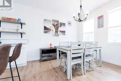 Image de fully stocked kitchen and pet friendly.