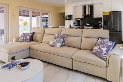 Image de Charming 3-bedroom house with Private Pool & Relaxing Outdoor space-San Nicolas