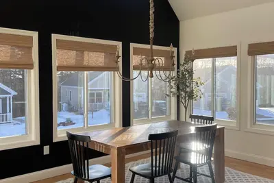 Image de Long term rental: Charming 3-bedroom house with bonus loft in serene Laconia.